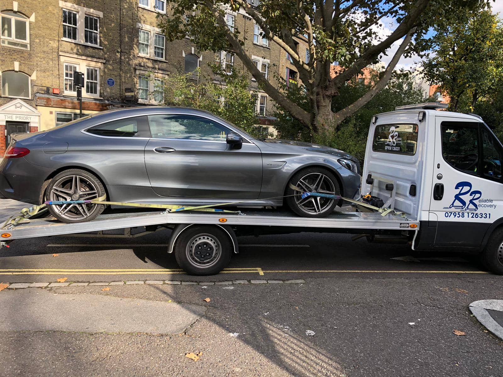 reliable recovery london - vehicle recovery - flat tyre repair